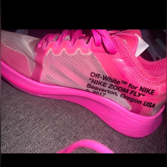 Off-White x Zoom Fly SP 'Tulip Pink'
great condition-4.5
Originally $375 - Picture 5 of 6